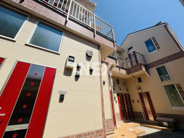 横浜市神奈川区三ツ沢南町のアパートのエントランス