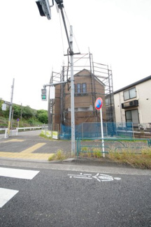 【外観】 | 【仲介手数料無料！！】府中市日新町5丁目　新築戸建て（全1棟）1号棟　3780万円 | 令和７年11月2日撮影　建築中