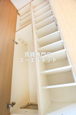 【設備】 | アーデン江坂 | 収納力たっぷりのシューズボックスで玄関すっきり！