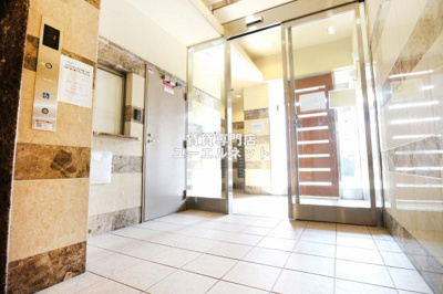 【エントランス】 | アーデン江坂 | 毎日通る場所だからこそ、洗練された空間に