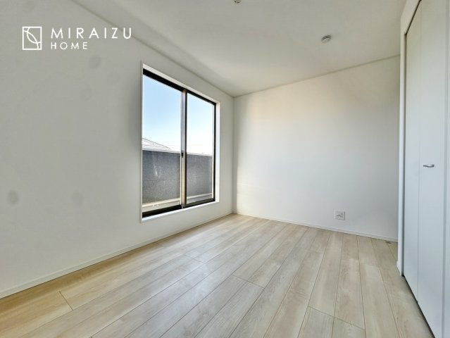 【洋室】 | 暮らしやすさを考えたプランで快適な現地ロケーションを実現。安らぎに満たされる、ゆとりのある日々を過ごせます♪