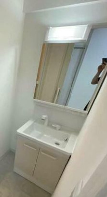 【独立洗面台】 | ニューハイツ八丁堀 | 独立洗面台、小物を置くことができて便利です