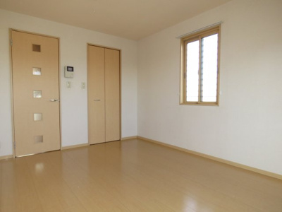 【洋室】 | グランフェスタ | 壁の窓はありません