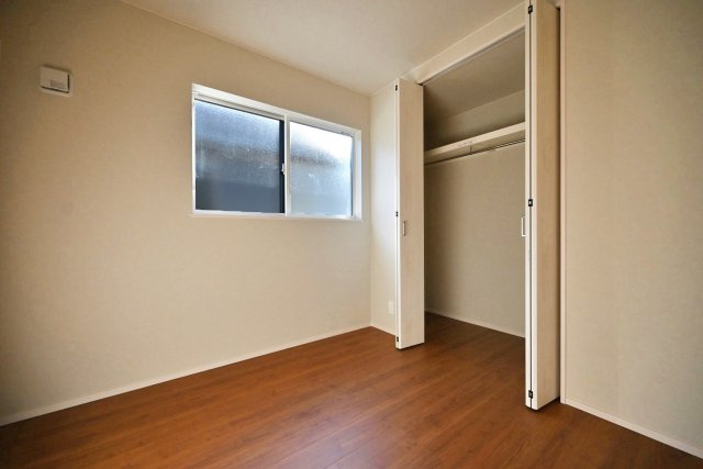 ファーストタウン大吹町新築一戸建て│3SLDK+並列駐車2台可の洋室|-2階納戸4.75帖-