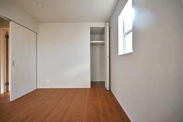 ファーストタウン大吹町新築一戸建て│3SLDK+並列駐車2台可の洋室|-2階洋室6帖-