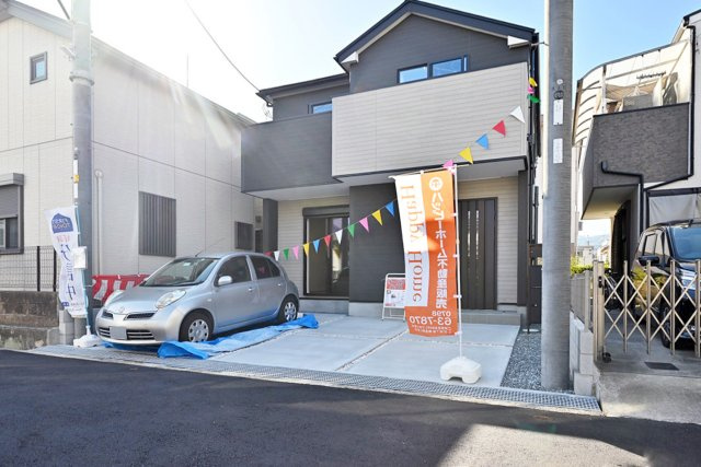 ファーストタウン大吹町新築一戸建て│3SLDK+並列駐車2台可の外観|並列駐車2台可。セカンドカーをお持ちの方におススメの物件です。お気軽にお問い合わせください。