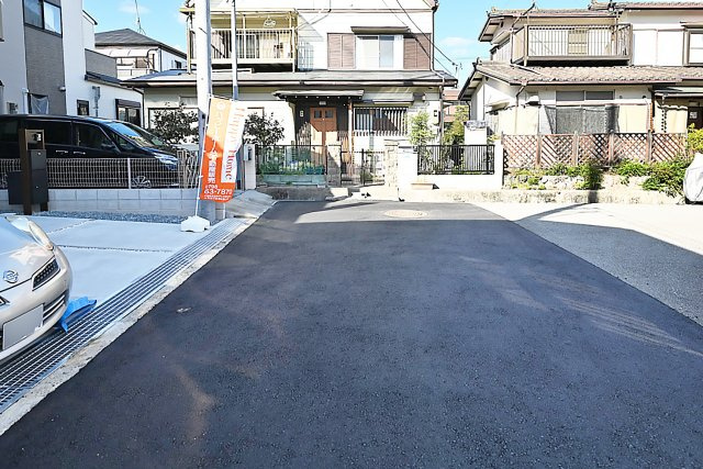 ファーストタウン大吹町新築一戸建て│3SLDK+並列駐車2台可の前面道路含む現地写真|前面道路幅員5.9ｍ