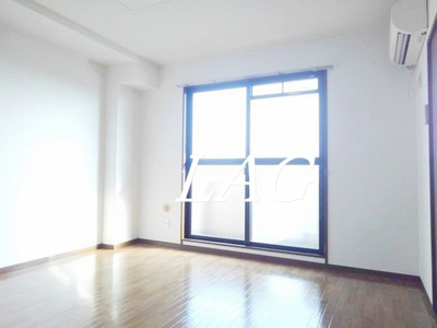 【居間・リビング】 | サンモール芝山 | 洋室のお部屋です。