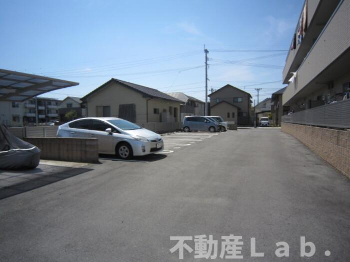 イル・ニードの駐車場