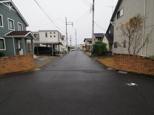前橋上大島　中古住宅の前面道路含む現地写真