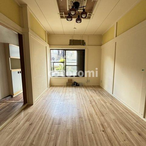 美井町車庫付き戸建ての洋室