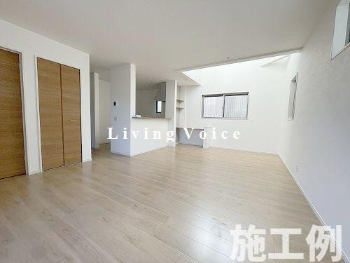 【居間・リビング】 | 【仲介手数料０円】相模原市緑区二本松3期　新築一戸建て　 | 相模原市緑区二本松3期　新築一戸建て　