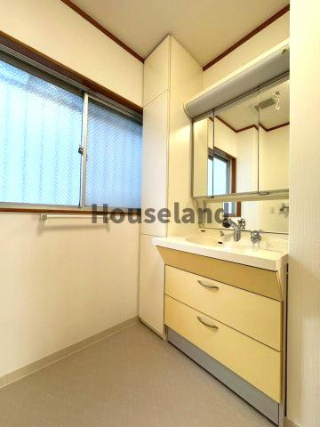 湊北町戸建の独立洗面台|1階洗面所