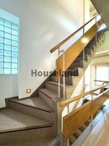 湊北町戸建の内装|2階から3階への階段