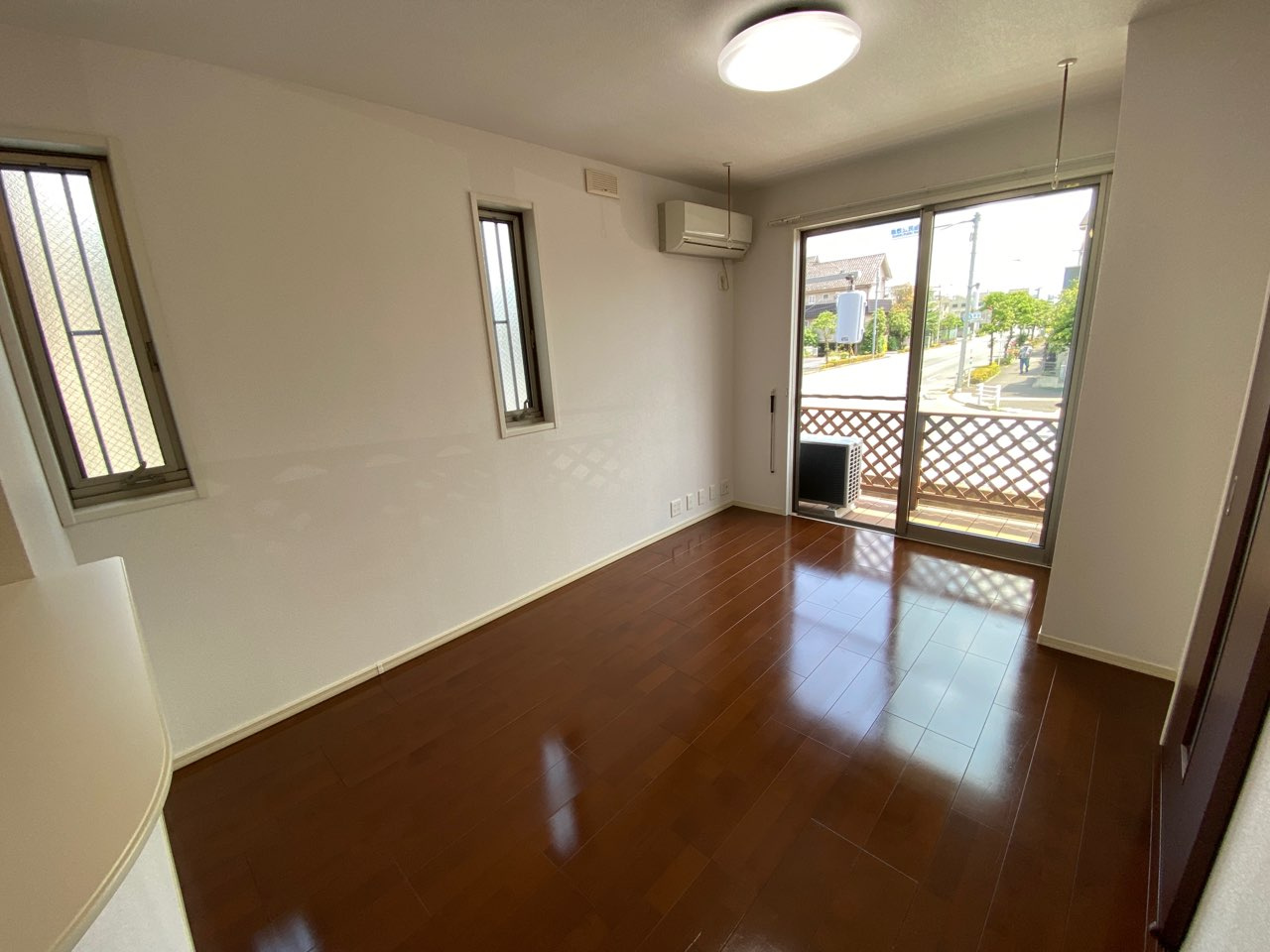 プレシューズ　Ａの居間・リビング|★陽当り良好★南向きの洋室★