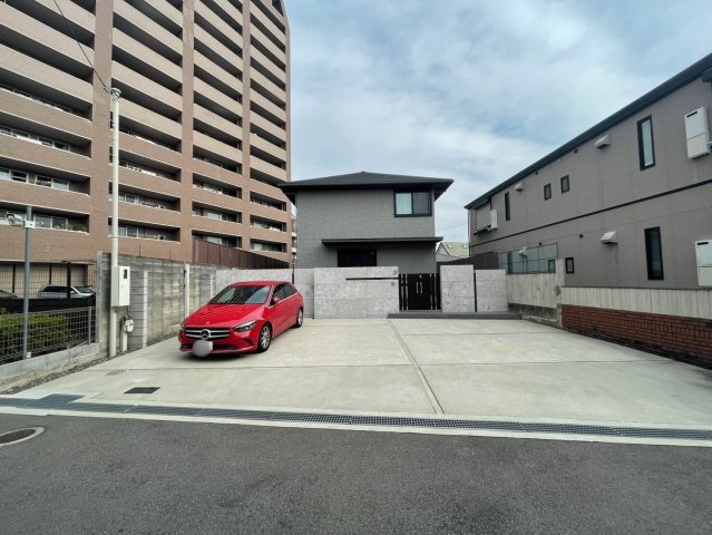 寝屋川市東香里園町 中古戸建の駐車場