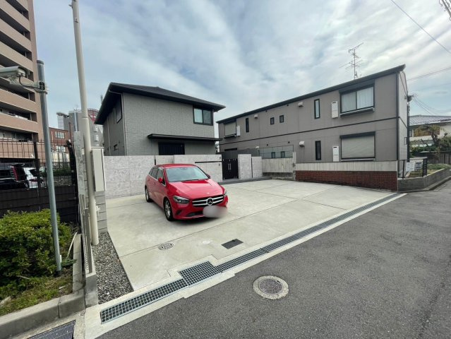 寝屋川市東香里園町 中古戸建の駐車場