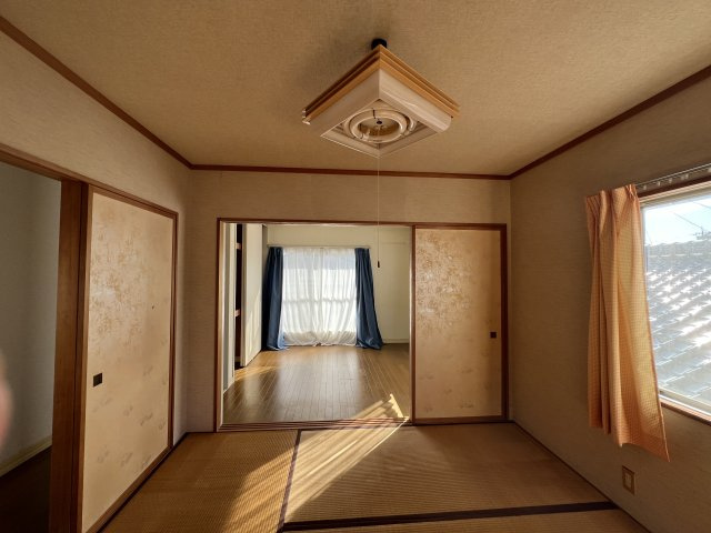 米子市旗ヶ崎7丁目　中古住宅の和室|洋室と続き間（２階）