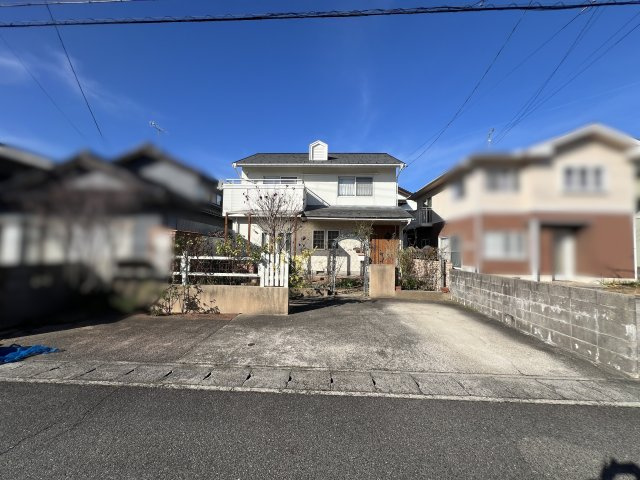 米子市旗ヶ崎7丁目　中古住宅の前面道路含む現地写真