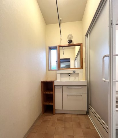 米子市旗ヶ崎7丁目　中古住宅の独立洗面台