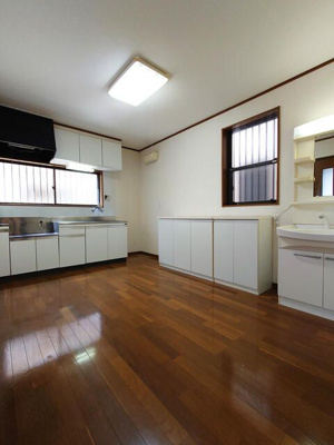 【居間・リビング】 | フロイデ上原Ⅱ | ゆったり過ごせる居間です