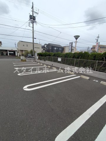 ティー．アイビー　Aの駐車場