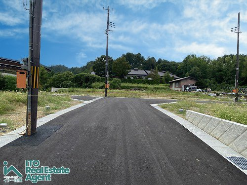 上賀茂本山 新築戸建(3号地)の前面道路含む現地写真