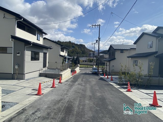 上賀茂本山 新築戸建(3号地)の前面道路含む現地写真