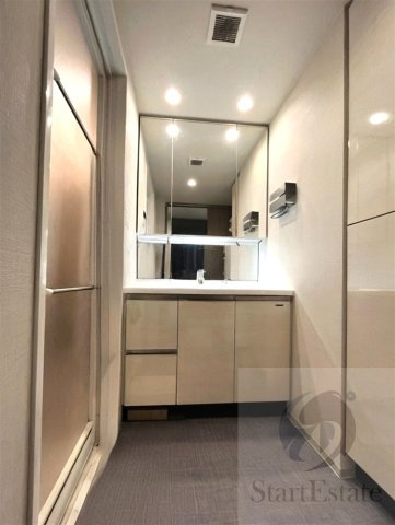 【独立洗面台】 | プレサンスロジェ住之江レジデンス | AIで家具・小物を消去した画像になります。