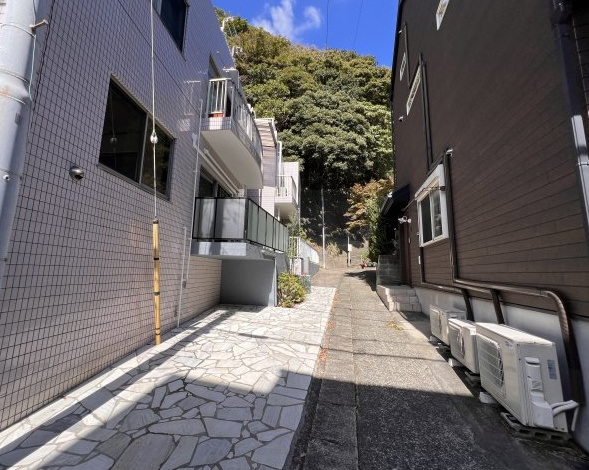 グレードⅠ逗子　デザイナーズマンション　メゾネットタイプの周辺|住宅街