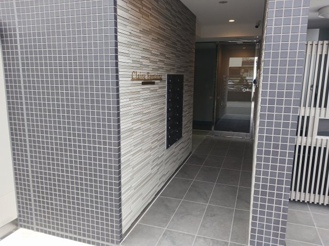 船橋市山野町の賃貸マンションのエントランス