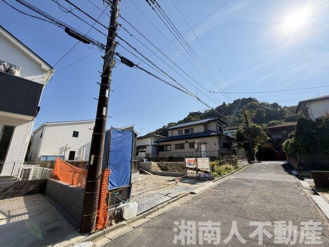 逗子市沼間５丁目８４８－５０新築戸建ての前面道路含む現地写真|前面道路含む現地写真です