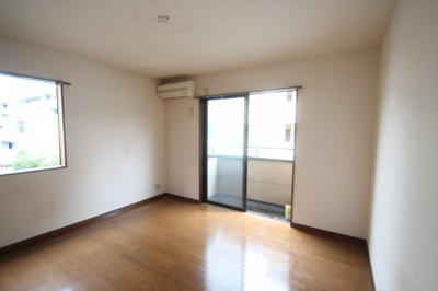 【居間・リビング】 | リバージュ宮前 | ※同建物ほかのお部屋の写真です。