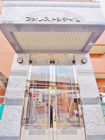 安芸郡海田町南堀川町の賃貸マンションのエントランス