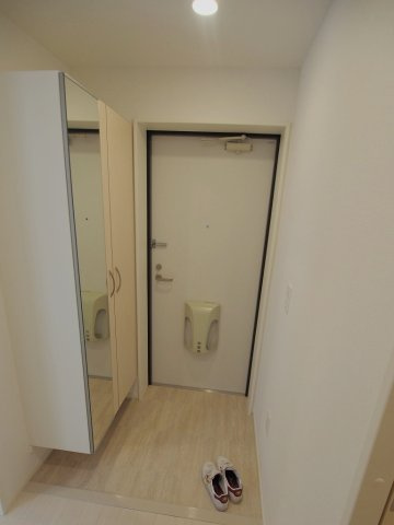 Glycine Court長束の玄関