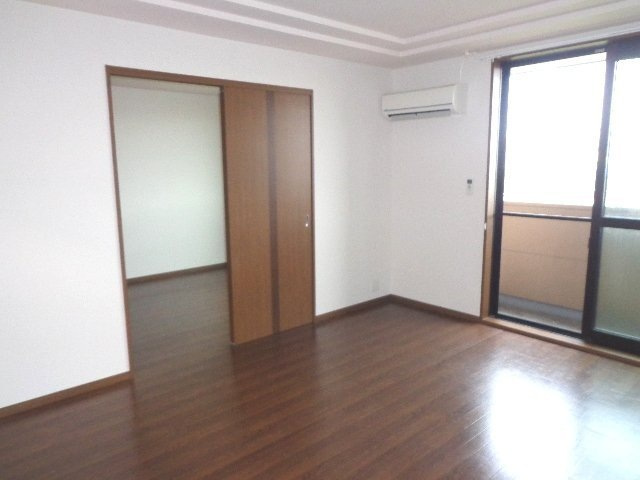 ウィング清水山の居間・リビング