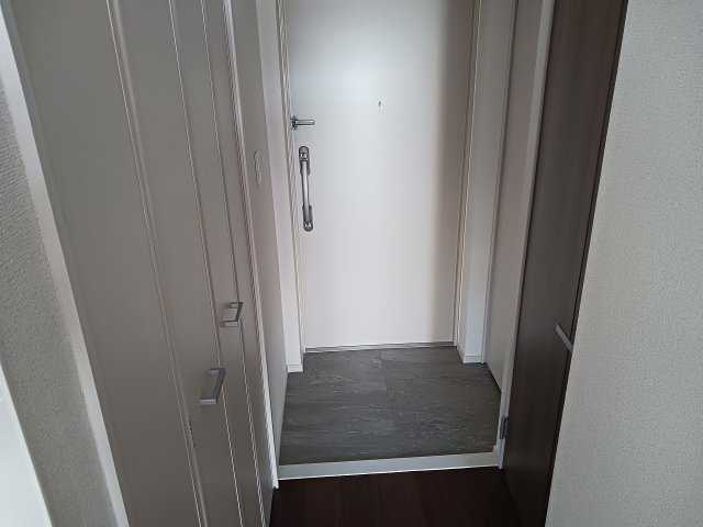 船橋市山野町の賃貸マンションの玄関