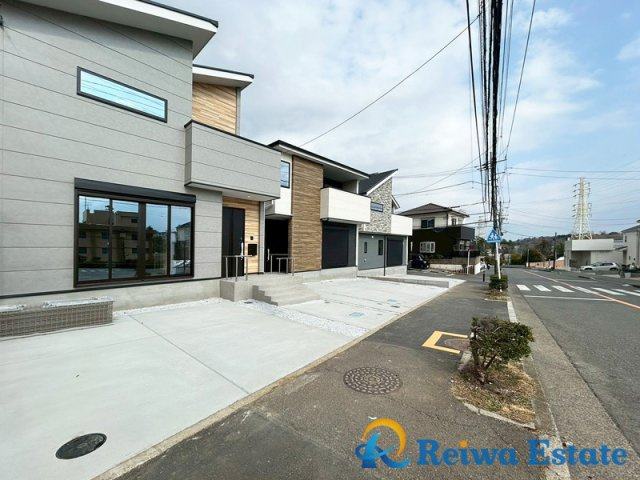 新築戸建　藤沢市大庭の前面道路含む現地写真