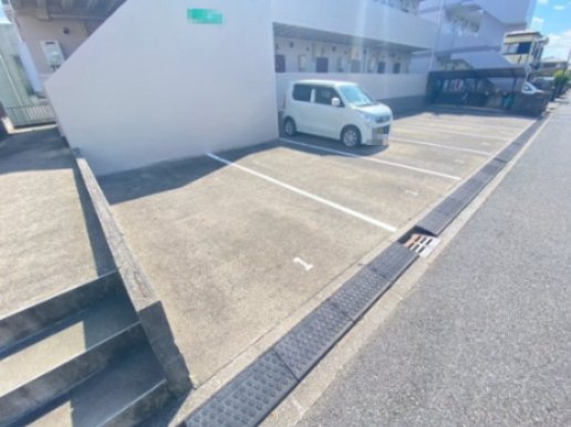 【駐車場】