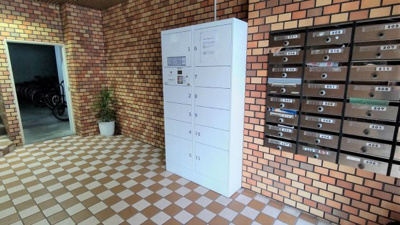 【ロビー】 | エム・あいかわ | 宅配ボックス完備です