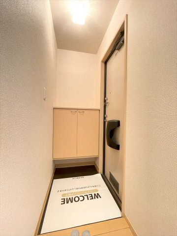 ディアコートBの玄関|※写真は別室のため、現況と相違がございます。