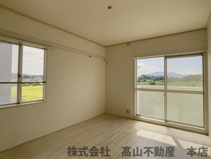 ドミール赤間苑の洋室