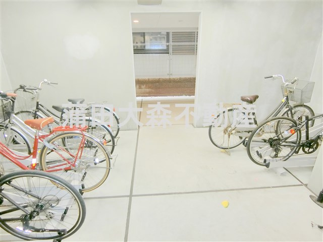 スカイコート武蔵新田のその他共用部分|屋根付き駐輪場