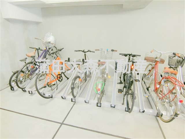 スカイコート武蔵新田のその他共用部分|屋根付き駐輪場