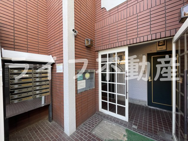 ハウスランド布施のエントランス|建物の内部です