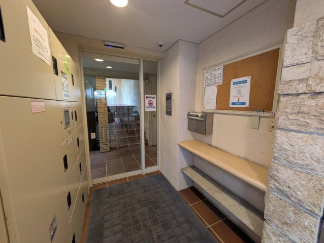 武蔵野市関前５丁目の賃貸マンションのロビー