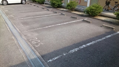 【駐車場】 | エルディムⅡ | 駐車場に車を止められます