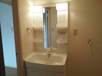 【洗面所】 | エルディムⅡ | 忙しい朝には欠かせない洗面所です