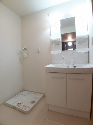 【洗面所】 | ベルソレイユ | 明るい洗面所です