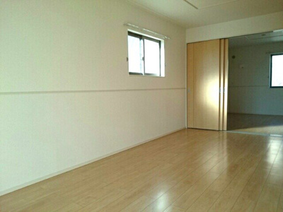 【居間・リビング】 | ケーズコート岩出 | こちらのリビングで趣味の時間をお楽しみください